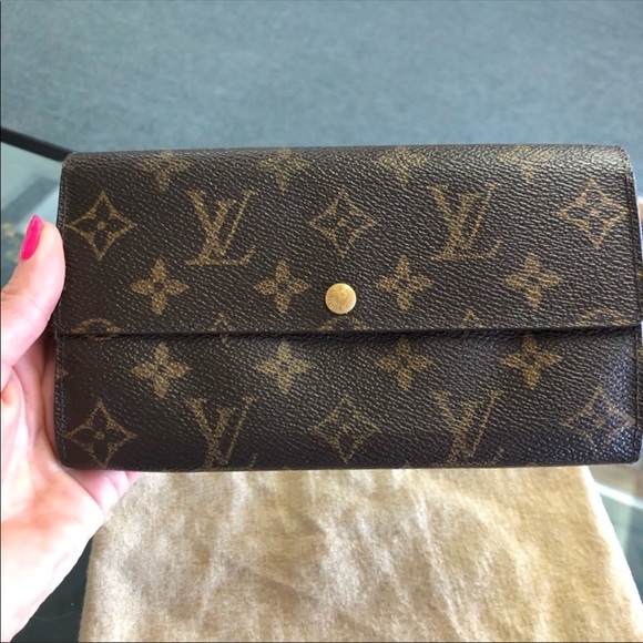 Louis Vuitton Handbags - Louis Vuitton Sarah Monogram Wallet LV